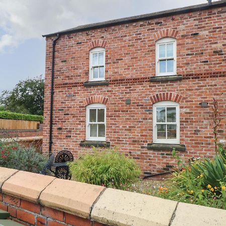 The Lodge At Cross Cottage Wrexham Exterior foto